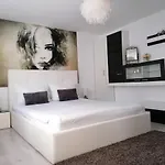 בית אירוח Alexandra House *
