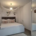 Alexandra House בית אירוח *