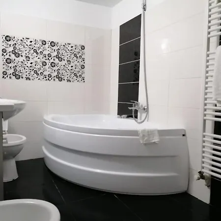 Alexandra House Alloggio in famiglia *