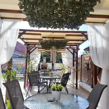 Alexandra House Alloggio in famiglia *